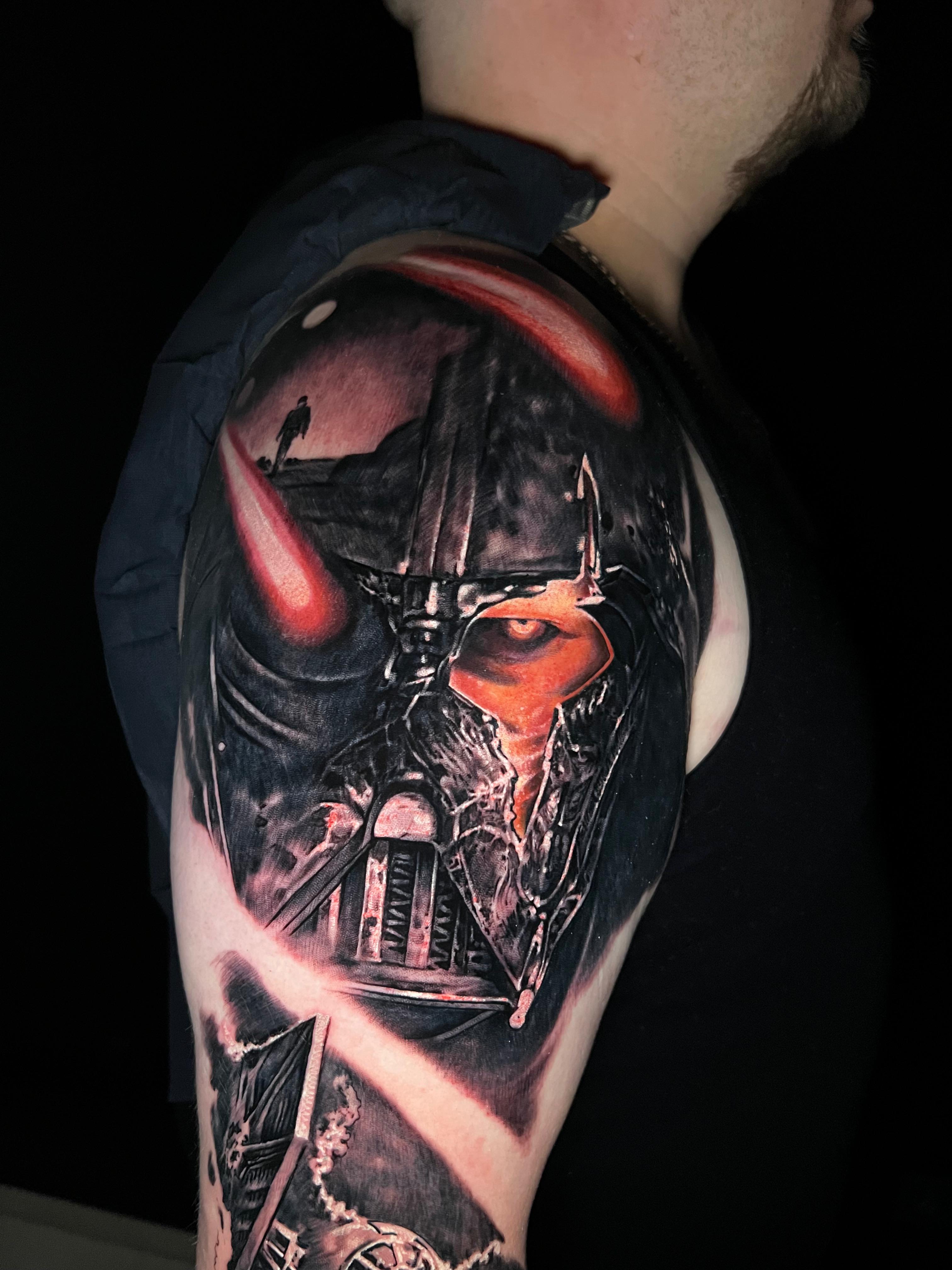 Epischer Star Wars Sleeve mit detailliertem Darth Vader Porträt und TIE Fighter