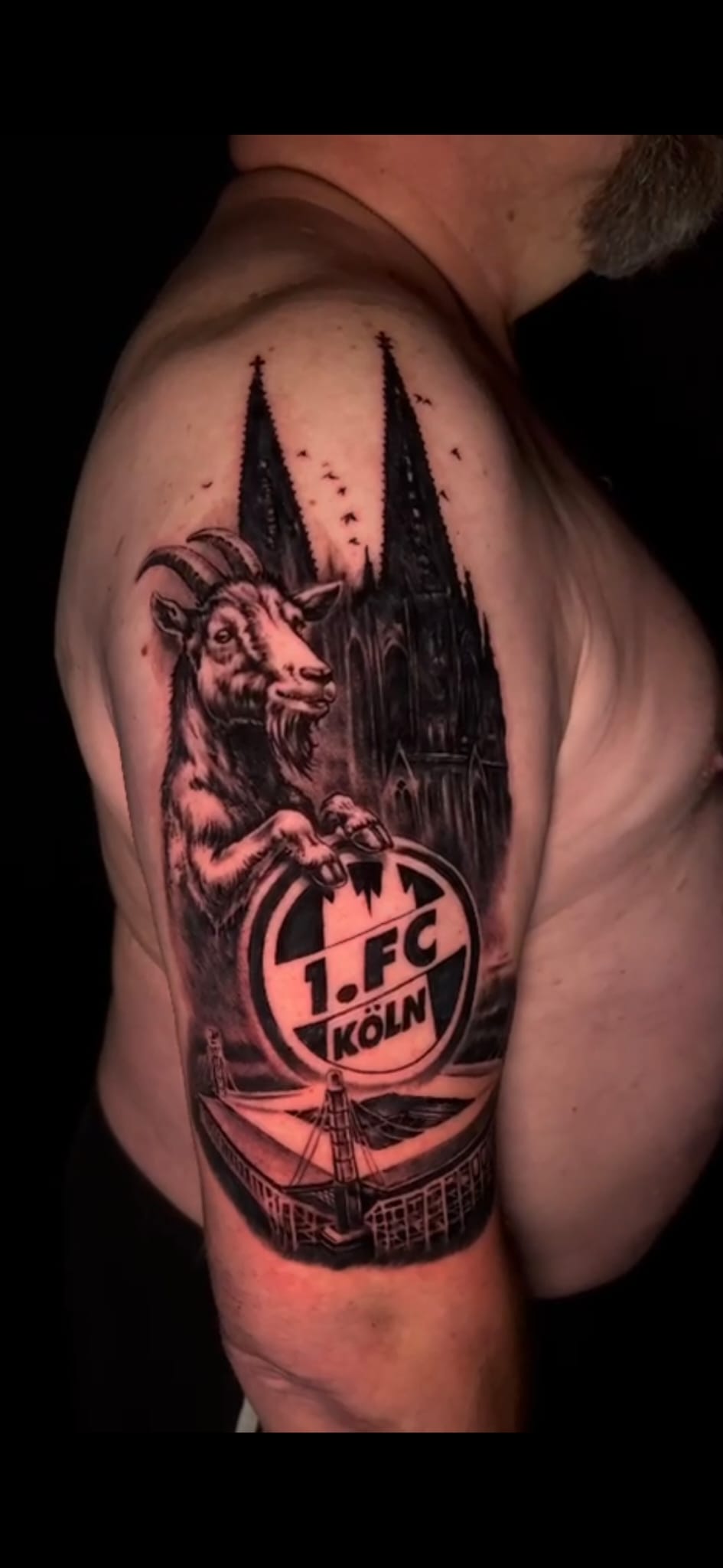 Black and Grey Tattoo mit 1. FC Köln Logo, Geißbock und Kölner Dom